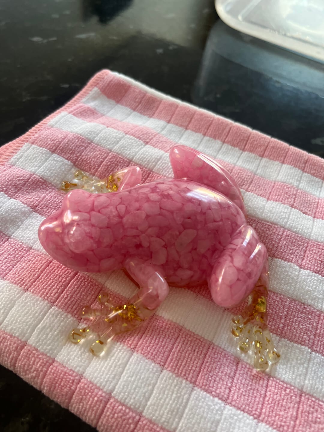 Customer photo review of Olivenorma Crystal Resin Frog Ornament Gemstone Decoration