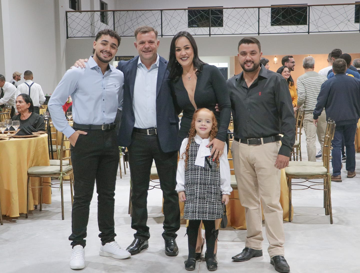 Customer photo review of Conjunto de Blusa em Cotton e Tule e Salopete em Tweed Monaco 80914 Infanti Infantil Menina
