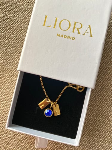 Customer photo review of Collar de Iniciales con Piedra de Aniversario