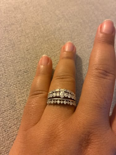 Customer photo review of Doveggs round vintage art deco moissanite/lab grown diamond wedding band-2.8mm band width