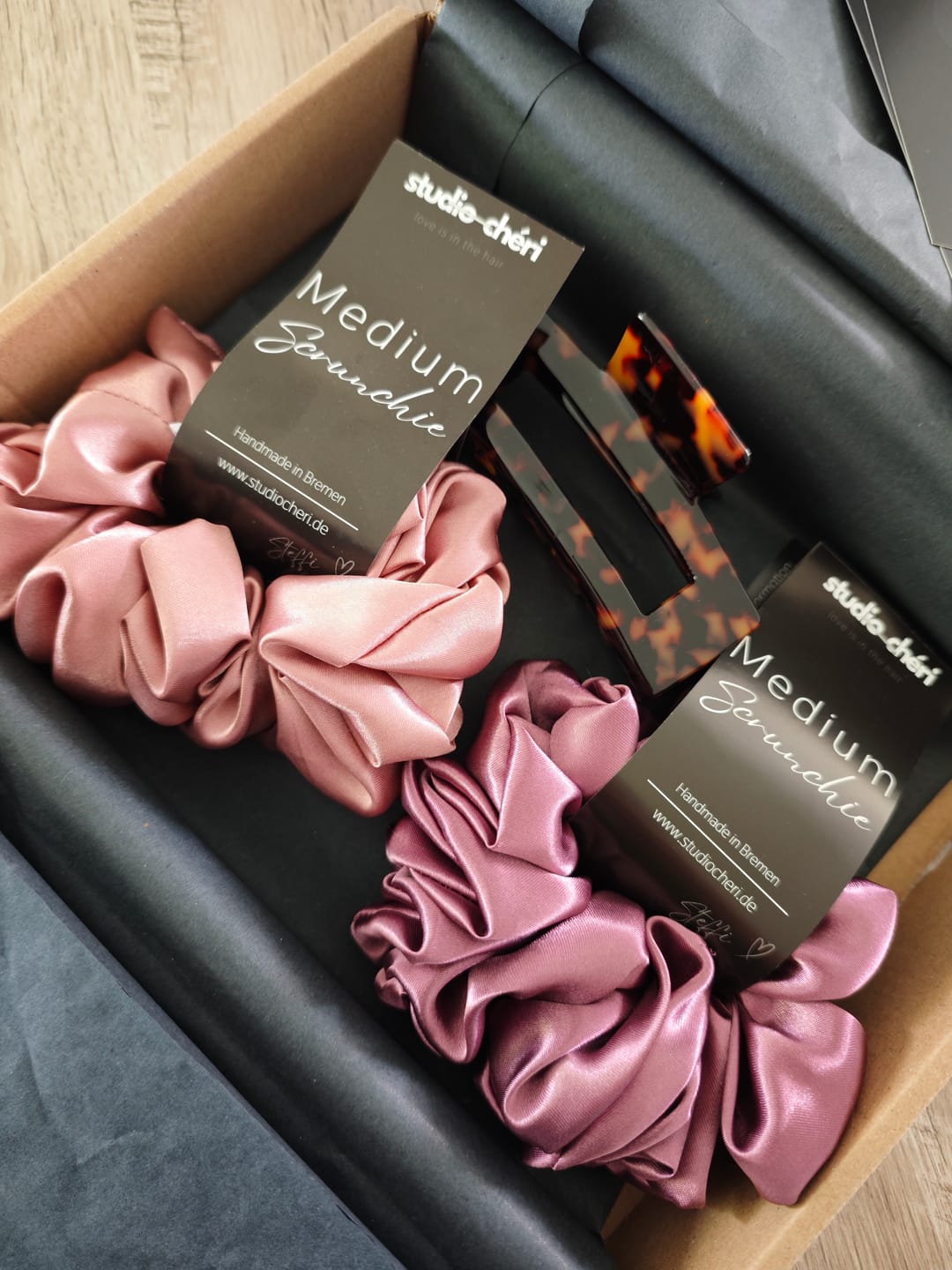 Customer photo review of CLAIRE - Satin Scrunchie | Rose