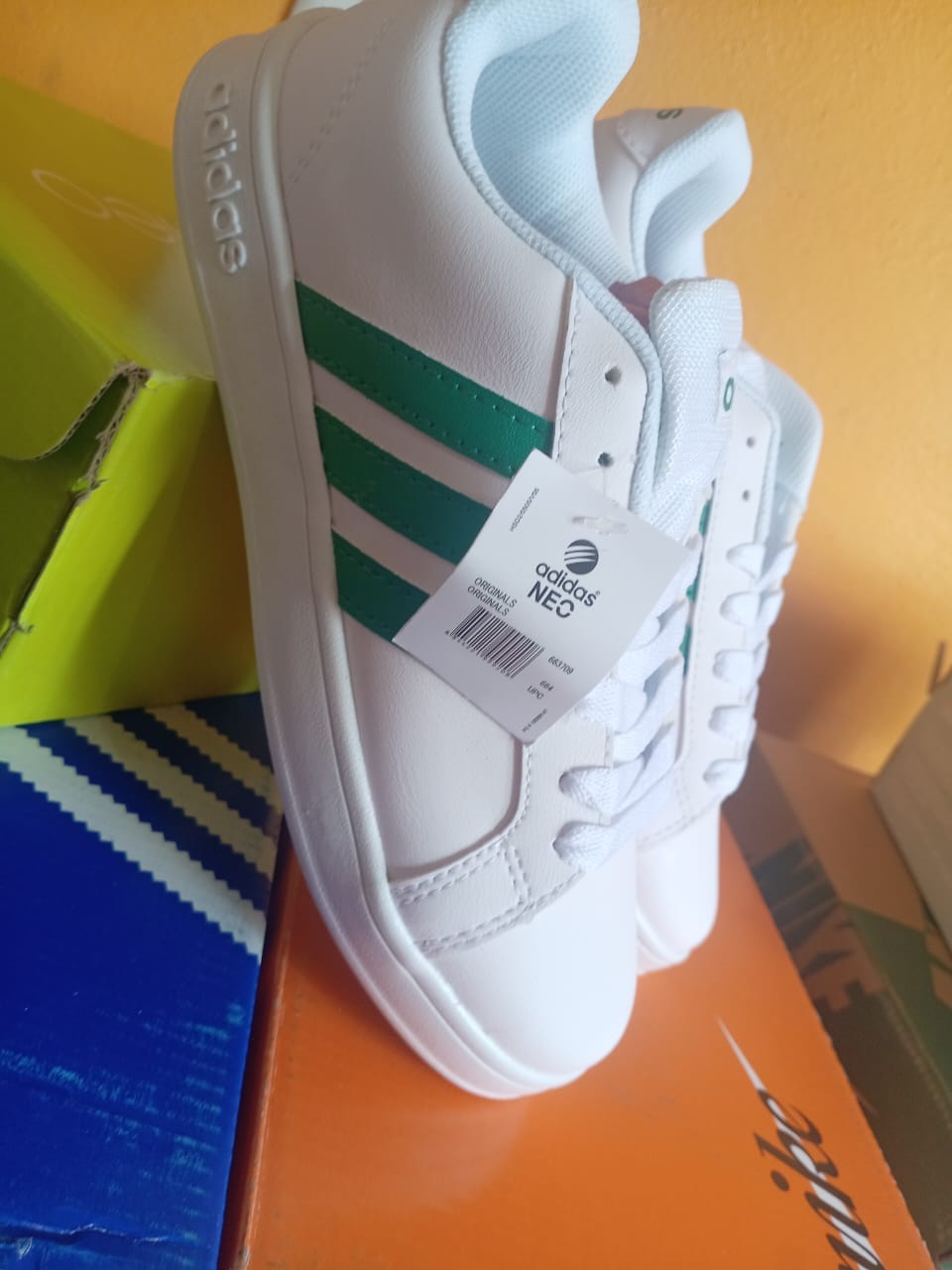 Customer photo review of Tenis Neo Grand Court Blanco Verde