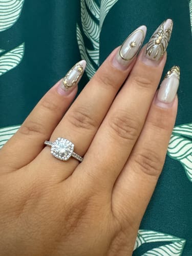 Customer photo review of “Level up” ring