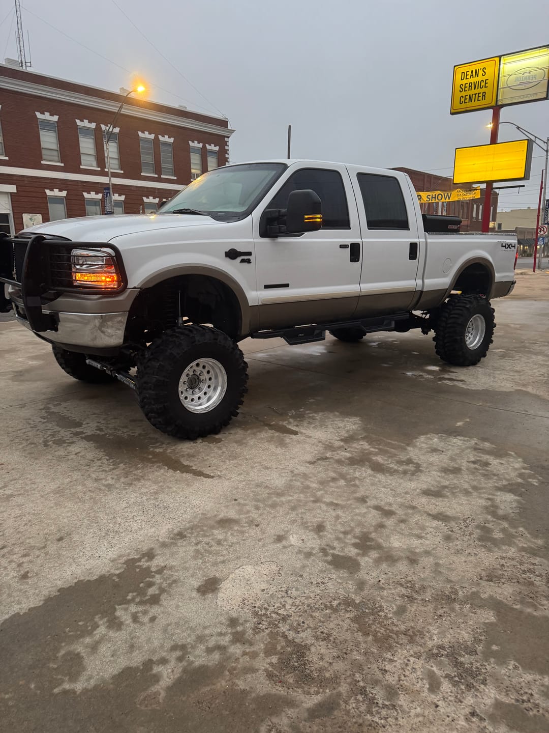 Customer photo review of 2005-2010 Ford Super Duty F-250 Boxed Ladder / Traction Bars