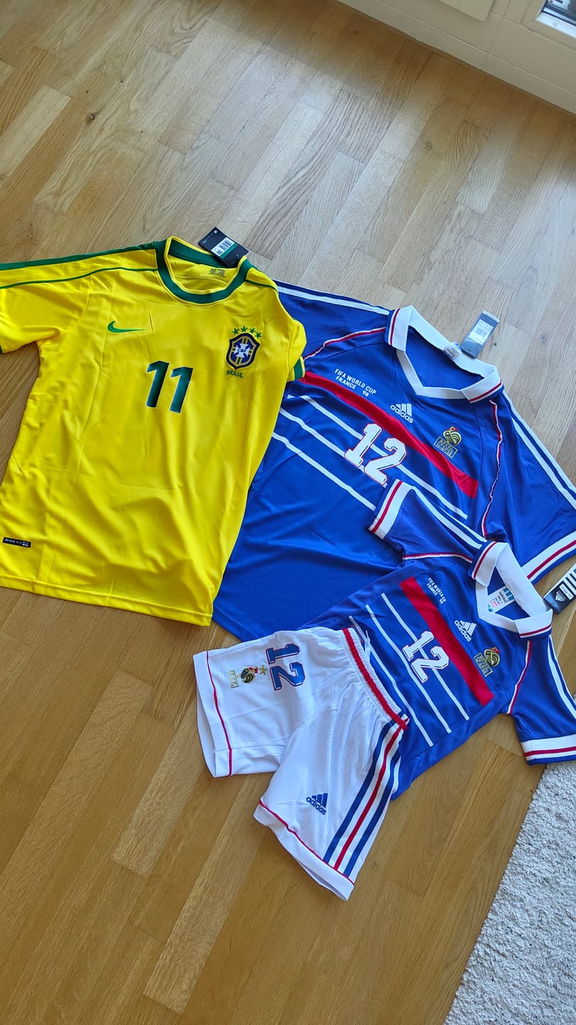 Customer photo review of Ronaldo Nazario Brazil 1998 World Cup Retro Football Jersey