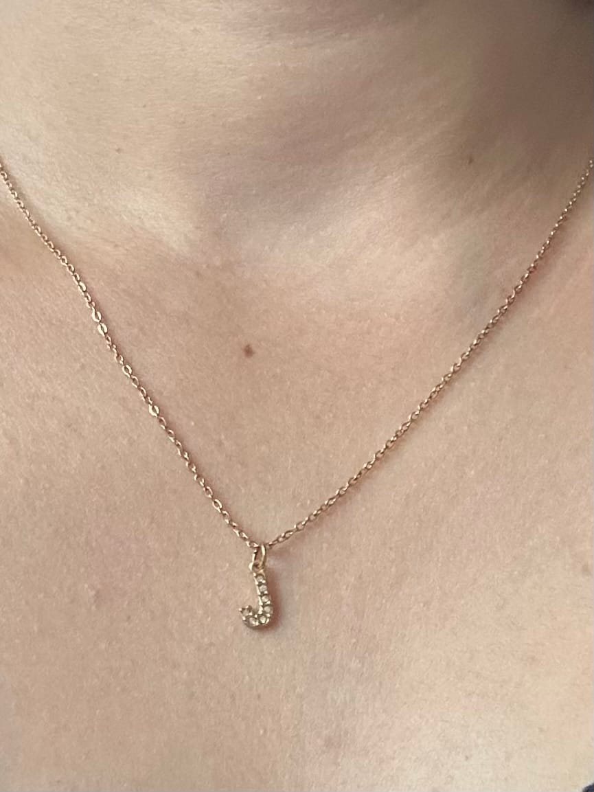 Customer photo review of Colar Letra Inicial Stone Banhado em Ouro 18K