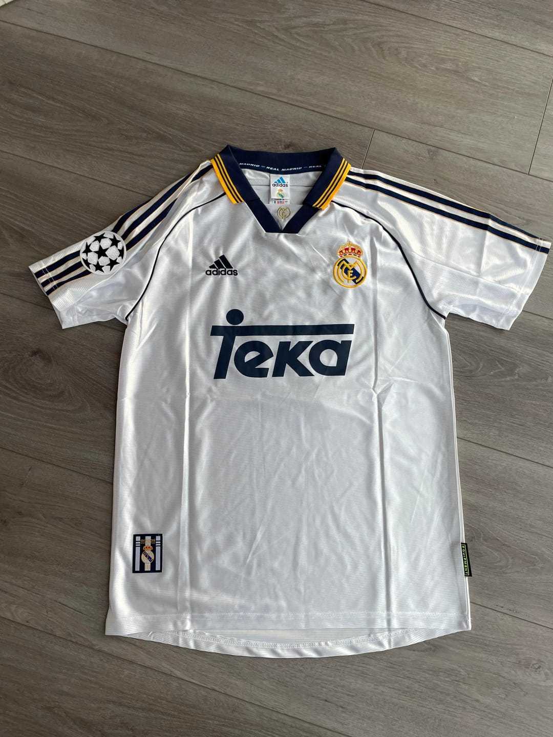 Customer photo review of REAL MADRID RETRO HOME 1998/99