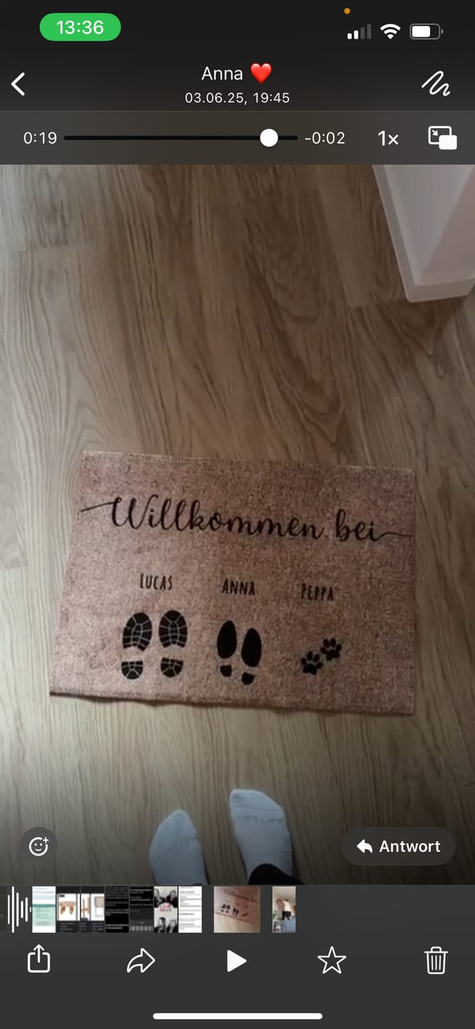 Customer photo review of Schuhabdrücke und Pfotenspuren - Individuelle Fußmatte