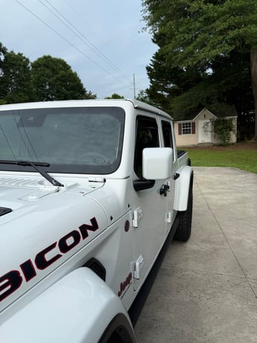 Customer photo review of Factory Color Painted Mirror Covers JL/JT 2018-2025