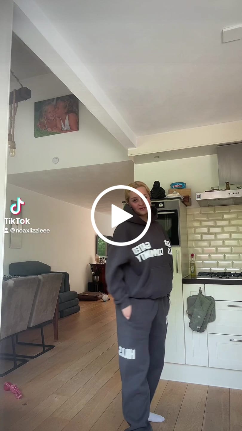 Customer video review of GATED COMMUNITY SWEATPANTS DARK GREY