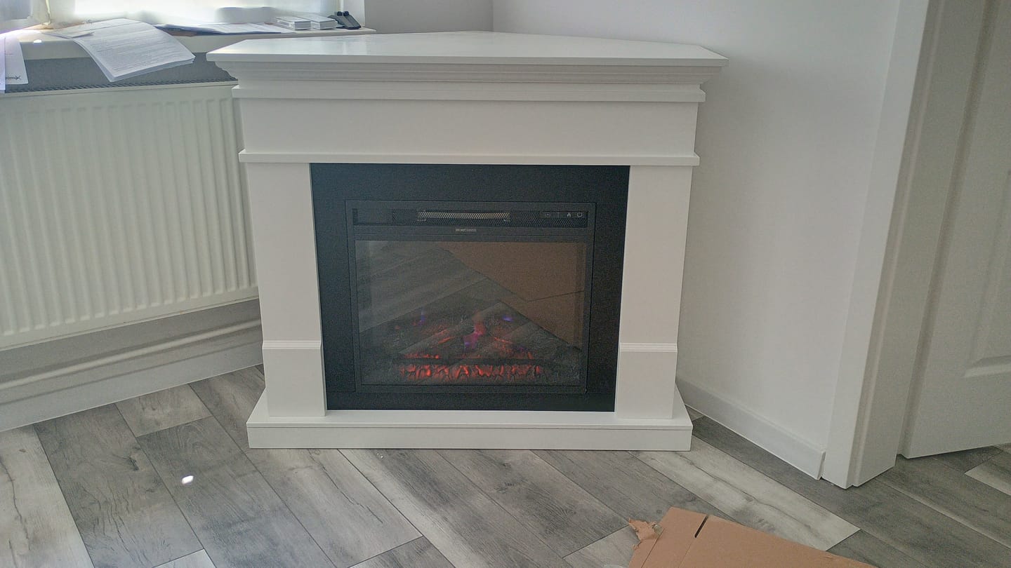 Customer photo review of Semineu ECOFLAME PRO - Lisabona colt white, flacara 3D de 23 inci cu teme de culoare, incalzire infrared si sunet