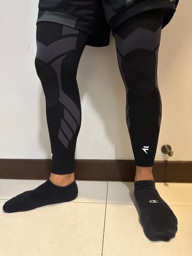 Customer photo review of Compression Sleeves V2 for Knees and Legs