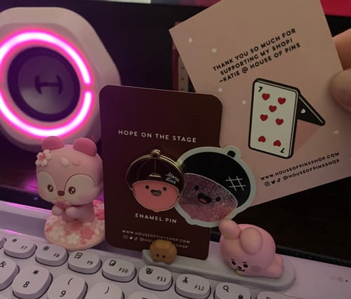 Customer photo review of [PREORDER] Hobi Acorn Customizable Pin