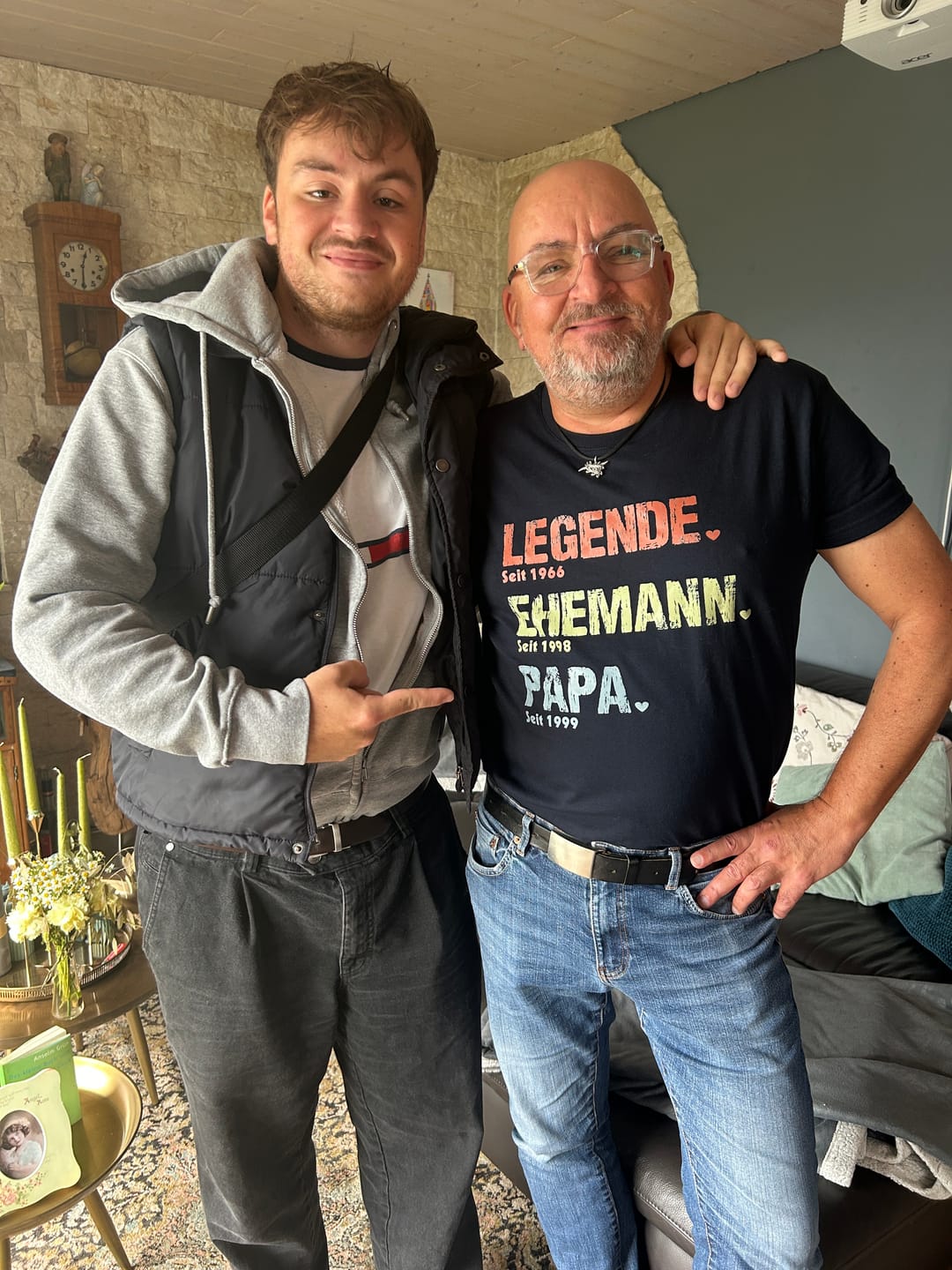 Customer photo review of Legende, Ehemann, Papa und Opa - Personalisiertes T-Shirt für Papa und Opa