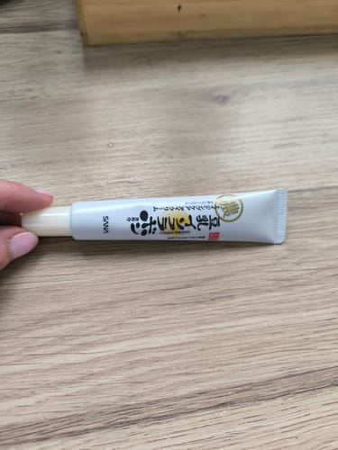 Customer photo review of Sana - Crème anti-rides pour le contour des yeux au lait de soja - 20g