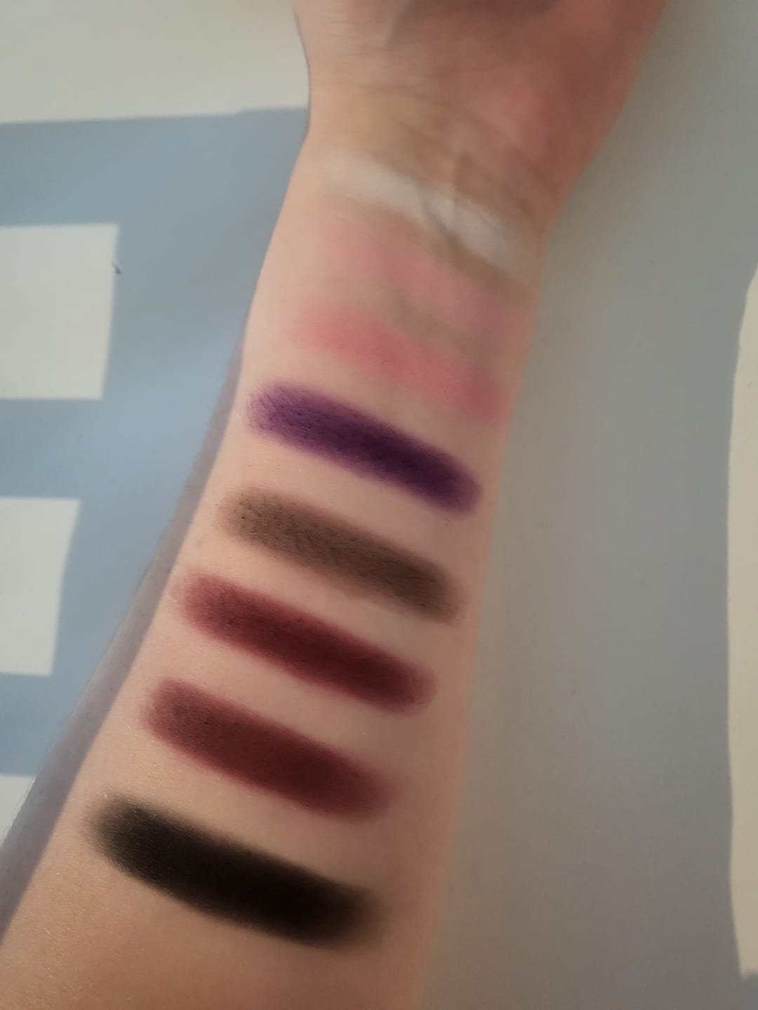 Customer photo review of P. Louise Magnetic Pro Single Eyeshadow Pan