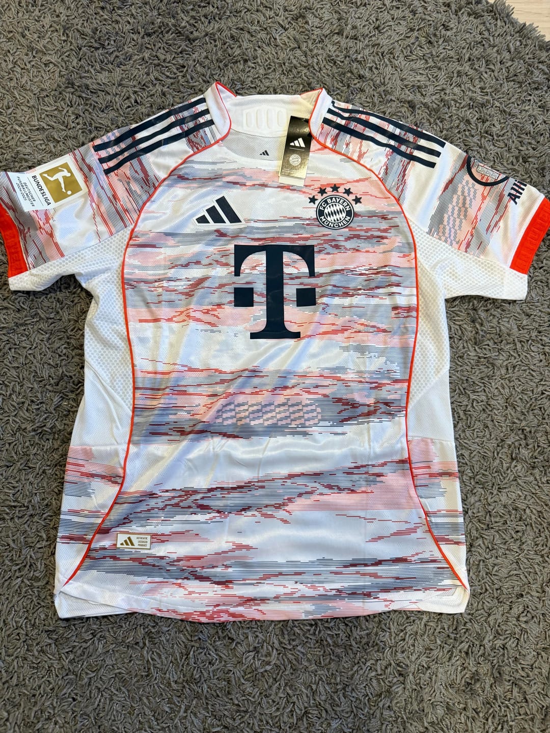 Customer photo review of BAYERN MUNICH AWAY 2025/26