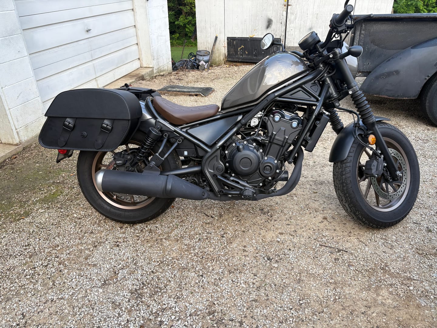 Customer photo review of 28L - Baelor Medium Quick Mount Honda Rebel 500 Motorcycle Saddlebags