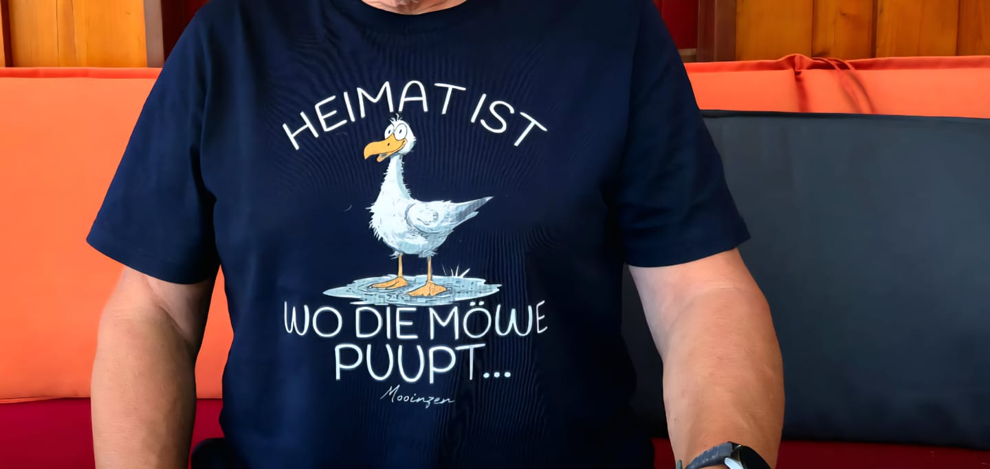 Customer photo review of Heimat ist wo die Möwe Pupt · Herren Premium Bio T-Shirt