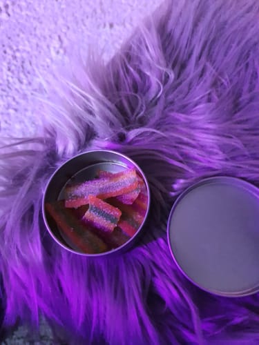 Customer photo review of THC Spacegummies Rainbow