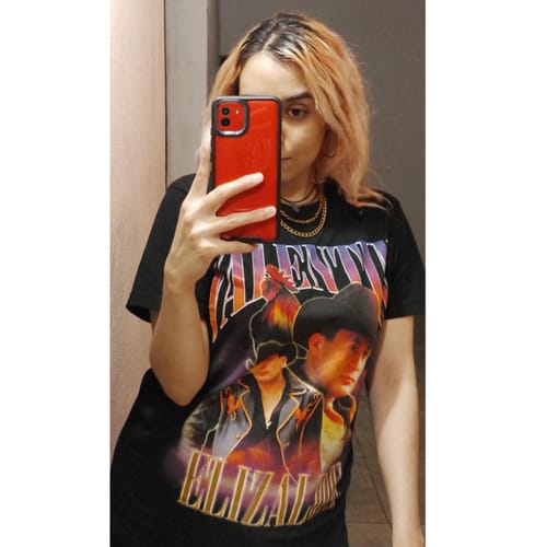 Customer photo review of Valentin Elizalde T-Shirt