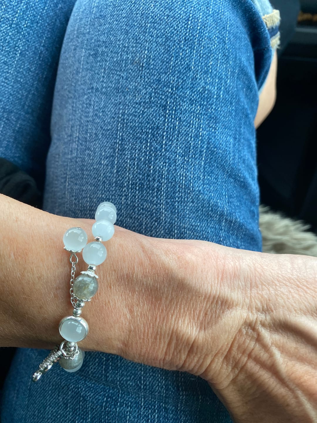 Customer photo review of Buddha Stones Armband mit Heilsteinen, natürlicher blauer Kristall, Amethyst, Chalcedon, Blume