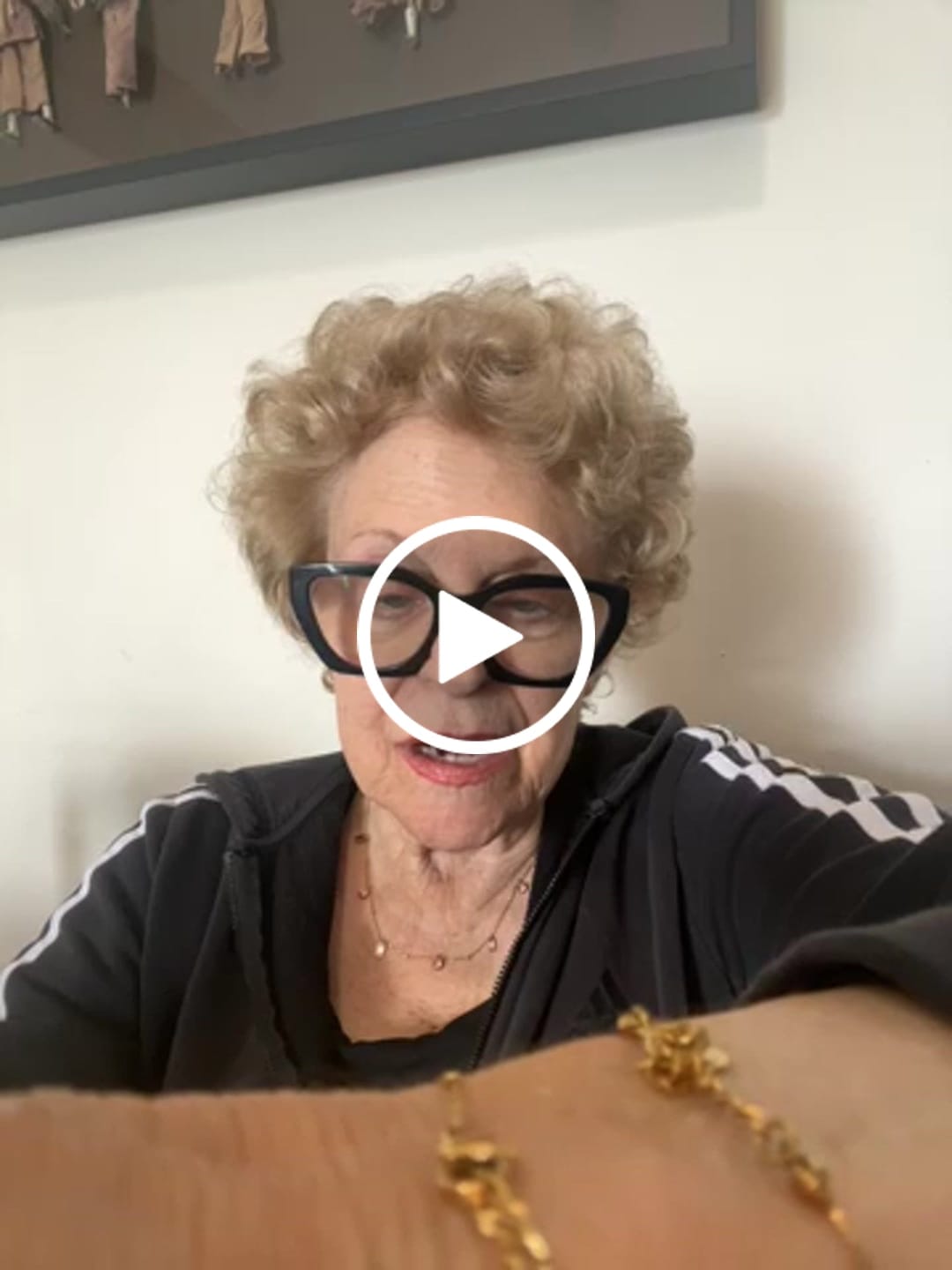 Customer video review of ANAËLLE