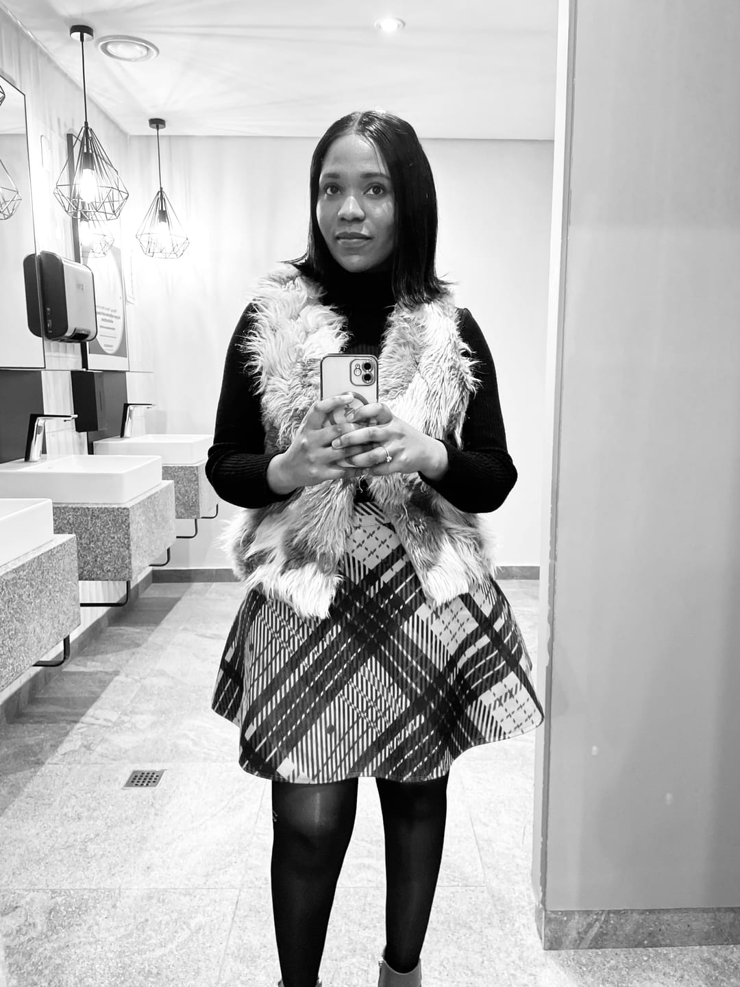 Customer photo review of Wear And Go Pre-Bleached Double Drawn Bob With 7 X 5 Closure
