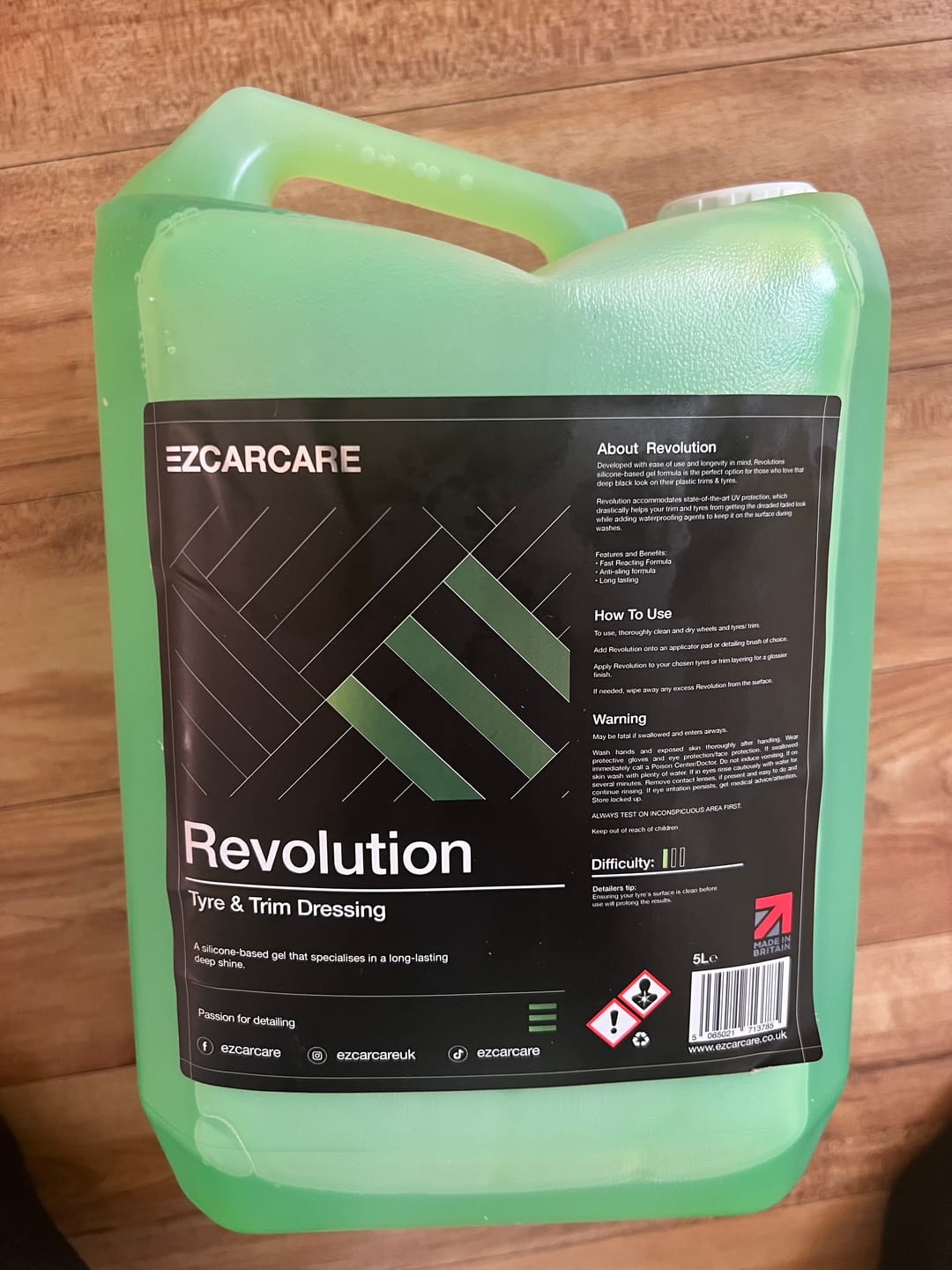 Customer photo review of Revolution - Tyre & Trim Gel