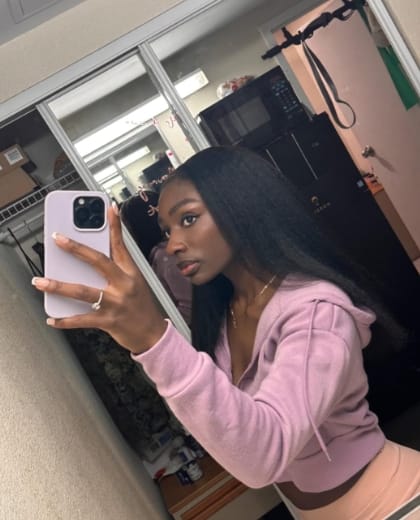 Customer photo review of MORE FACE Pre-bleached Kinky Straight Wear Go Glueless Wig 7x5 Pre-cut HD Lace Pre-plucked