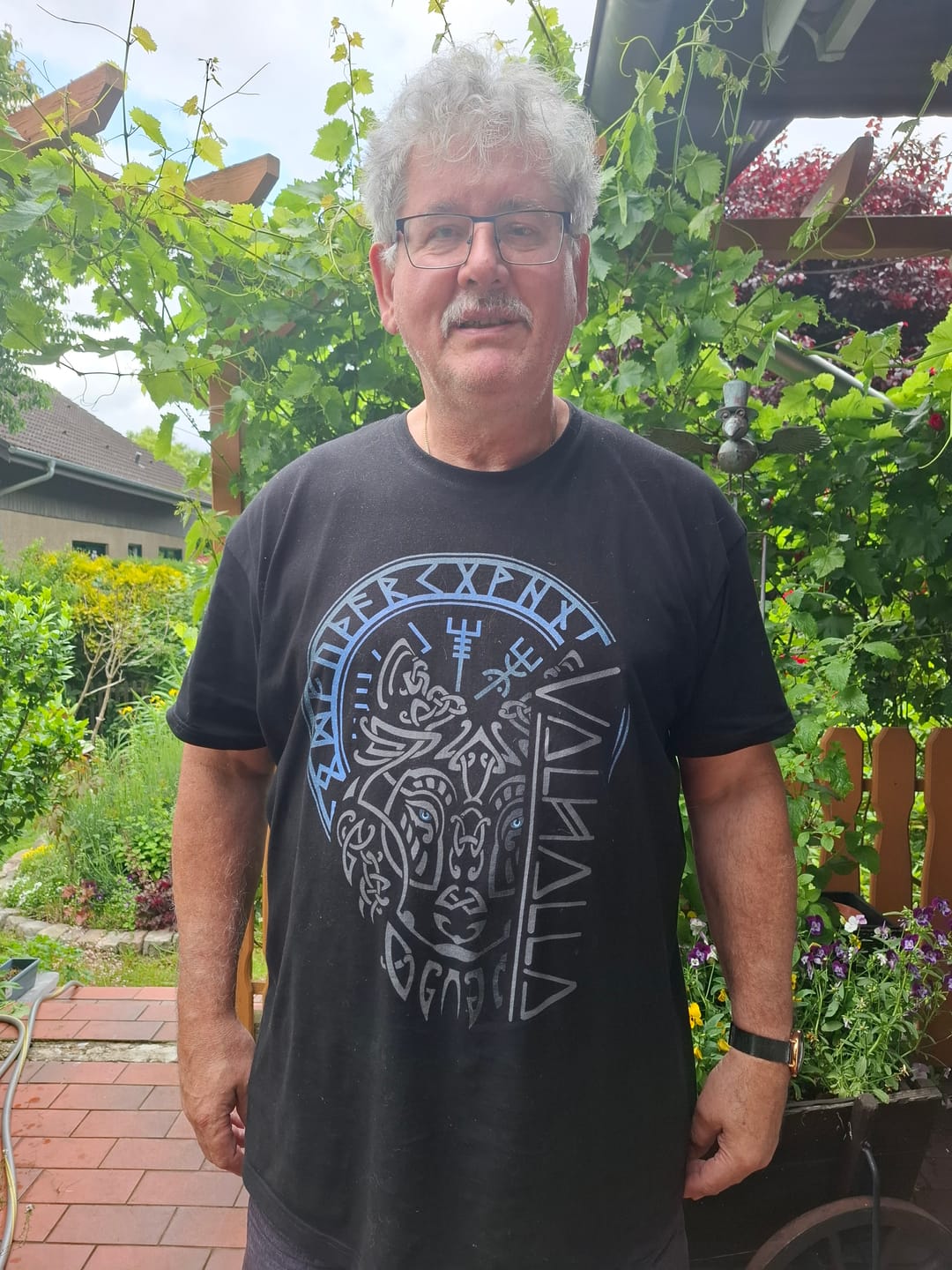 Customer photo review of Wolf Ragnarök   - Herren Shirt