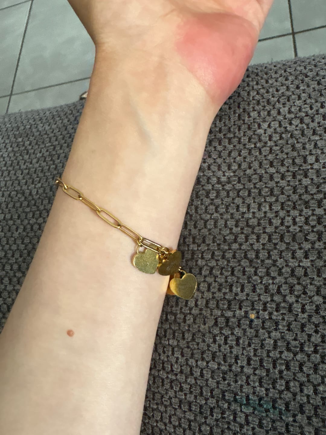Customer photo review of Bracelet Personnalisé à Cœurs Multiples