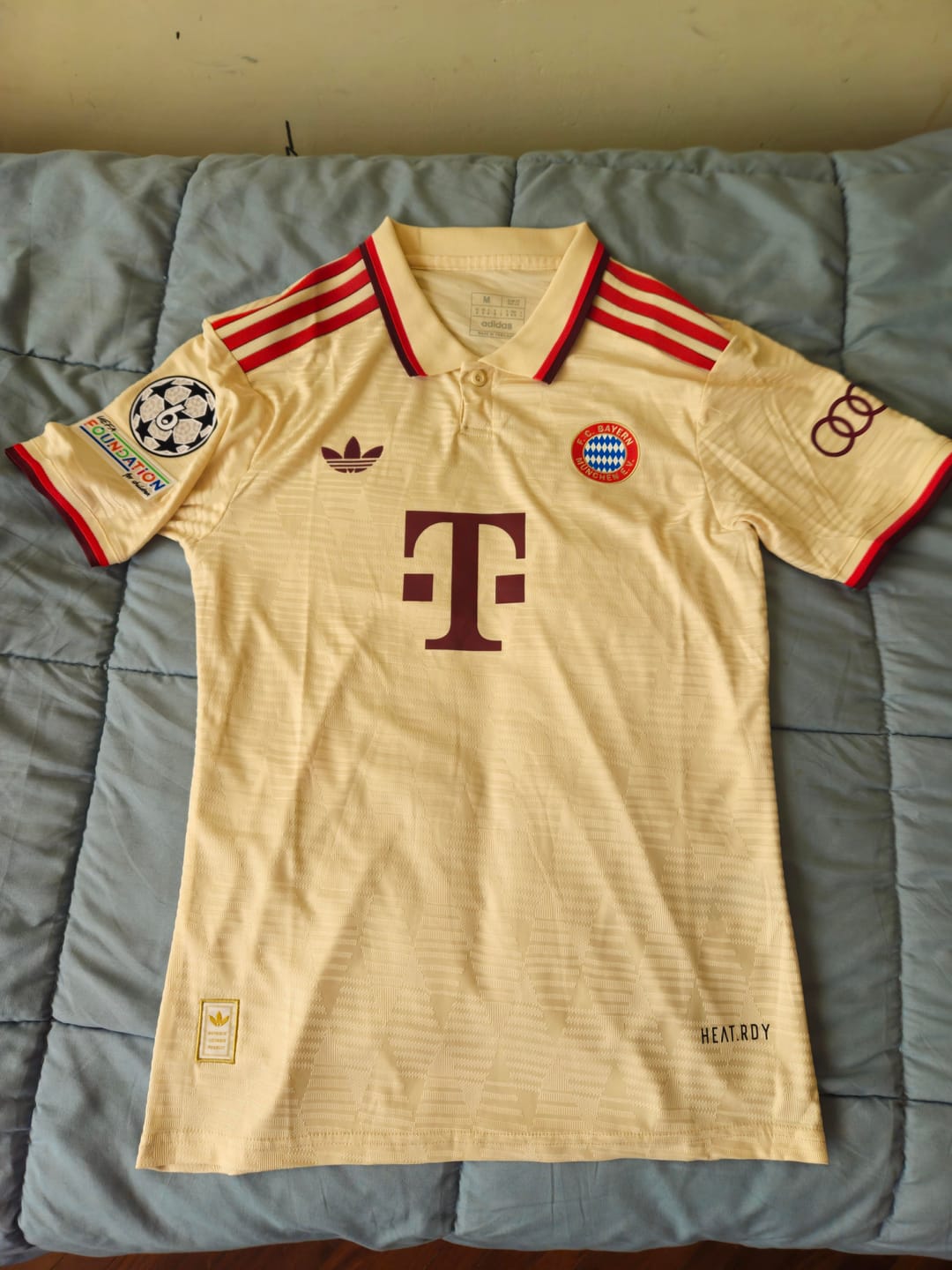 Customer photo review of BAYERN MUNICH THIRD 2024/25
