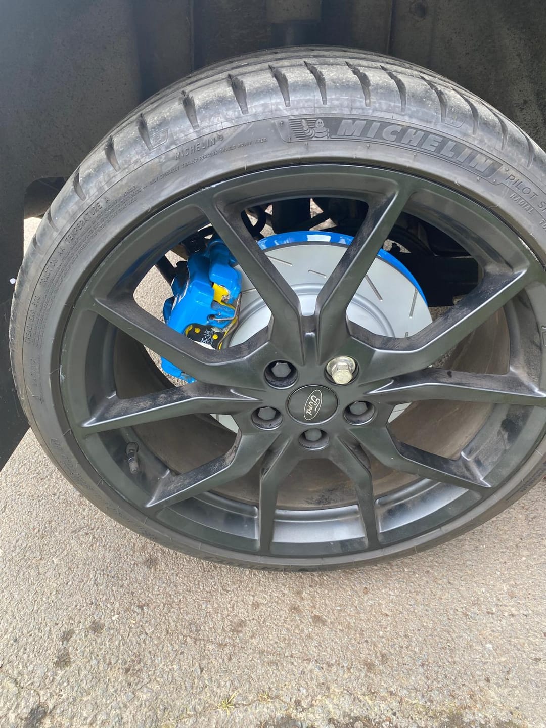 Customer photo review of Genuine Ford Mk3/3.5 Focus ST & RS Front Brake Dust Shields (Pair) - Painted