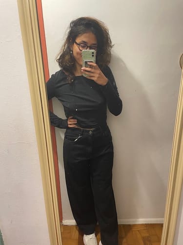 Carolina G. review of Calça Jeans Reta Araçá Preta image 1 out of 1