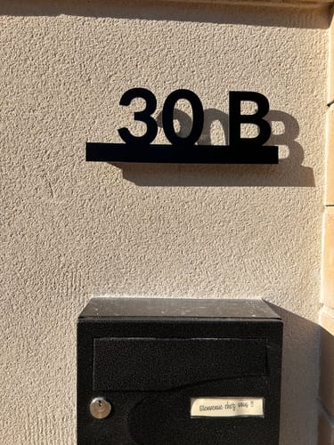 Customer photo review of Numero civico sagomato modello Line 01 Alluminio