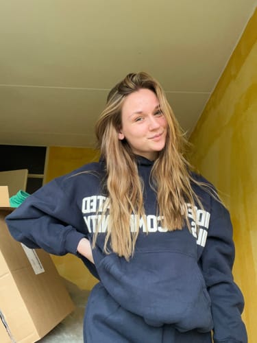 Customer photo review of GATED COMMUNITY HOODIE NAVY
