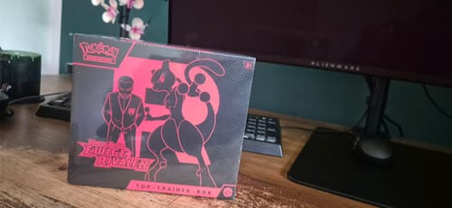 Customer photo review of Pokémon Top-Trainer-Box Karmesin & Purpur - Ewige Rivalen