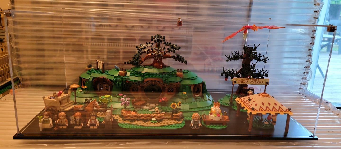 Customer photo review of Display Case for LEGO® 10354 Icons The Lord of the Rings: The Shire™