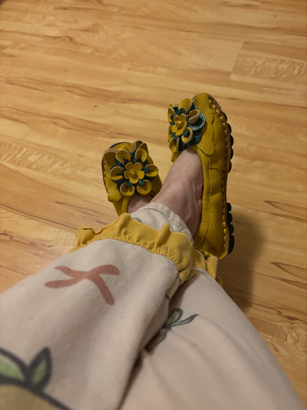 Customer photo review of Women Vintage Summer Leather Flower Spliced Shoes