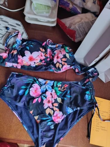 Customer photo review of Maillot de Bain Grande Taille Amincissant 2 Pièces