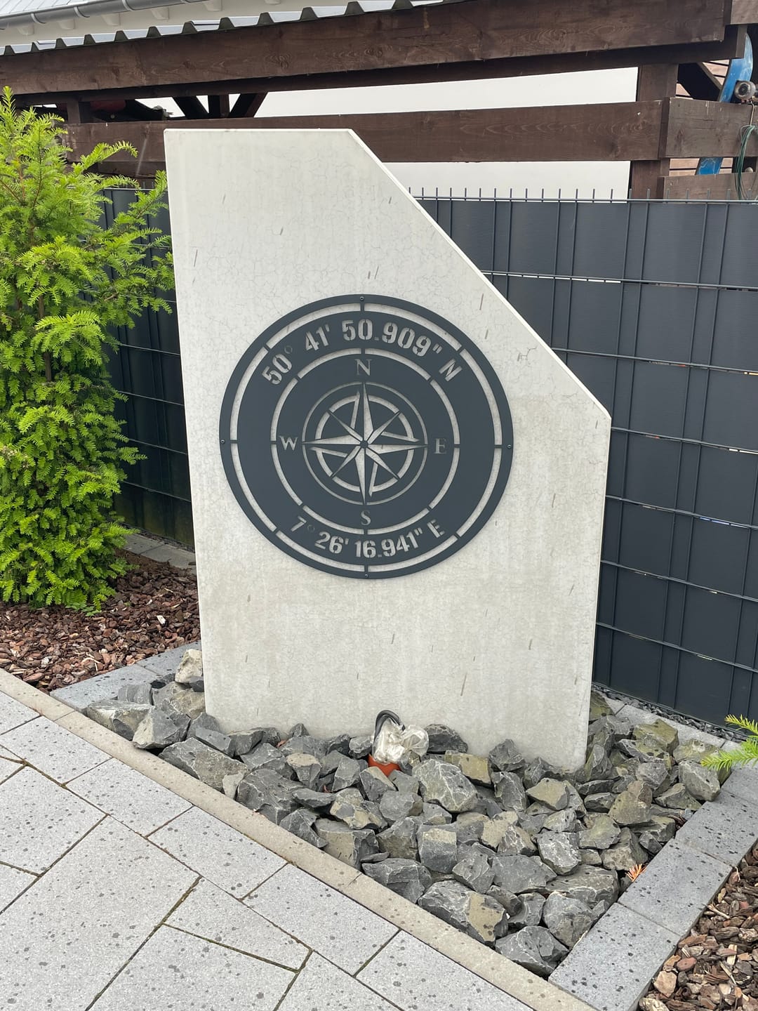 Customer photo review of Wanddekoration Kompass mit Koordinaten für Innen-und Außenbereich-personalisierbar