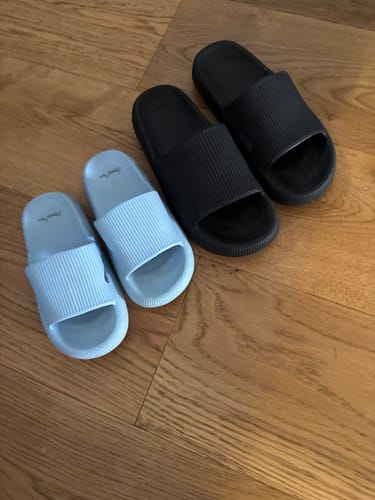 Customer photo review of HappyFlops