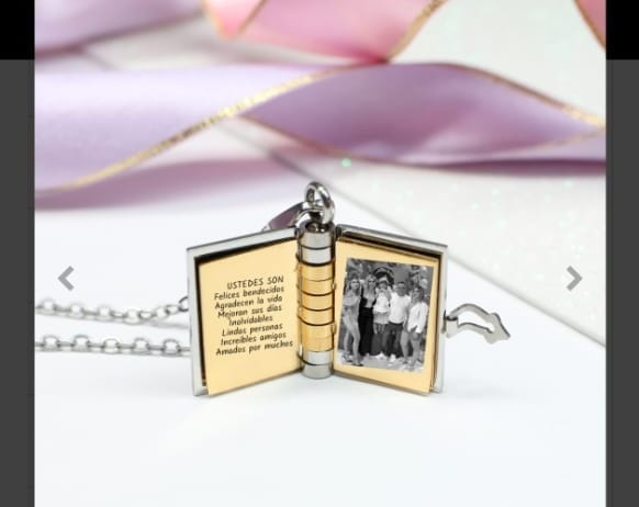 Customer photo review of Collar Libro Personalizado