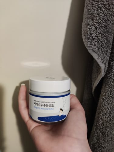 Maryna M. review of Intensīva mitrināšana ar bērzu sulas ekstraktu ROUND LAB Birch Juice Moisturizing Cream image 1 out of 3