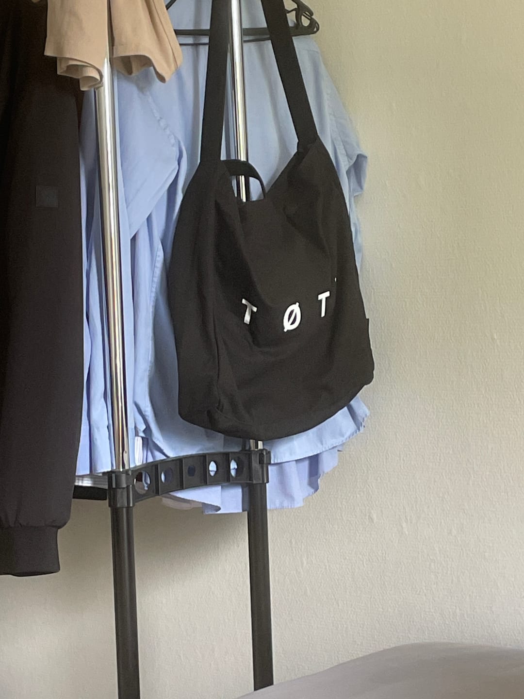 Customer photo review of Black TØTE Bag