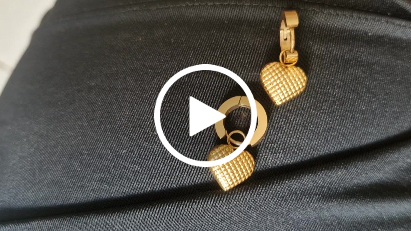 Customer video review of Brinco Argolinha Love Banhado em Ouro 18K