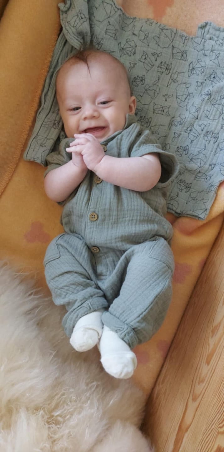 Reseña fotográfica de un cliente sobre la pomada para bebés