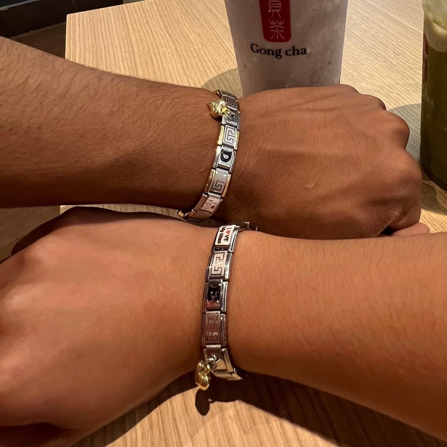 Customer photo review of Charm Inicial Negra