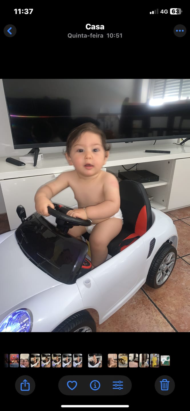 Customer photo review of Carro Elétrico para Criança FUNDRIVE 12v Branco c/ RODAS DE BORRACHA & ASSENTO EM PELE